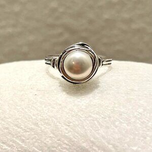 Women's 925 Sterling Silver Nickel and Lead-Free Fresh Water Pearl Ring